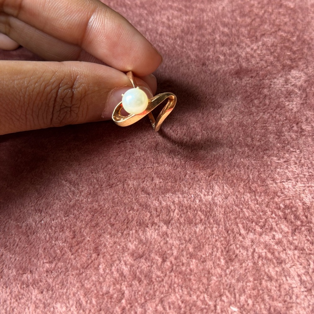 10k Gold and White Pearl Ring